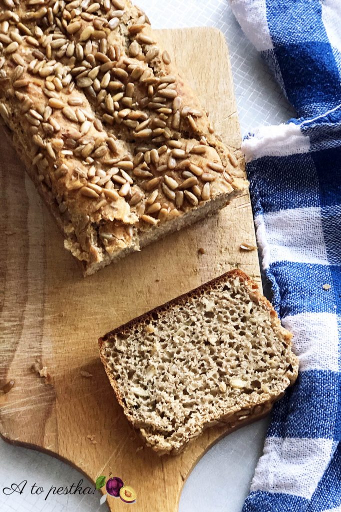 Przepis na chleb żytni na zakwasie - pełnoziarnisty z dodatkami